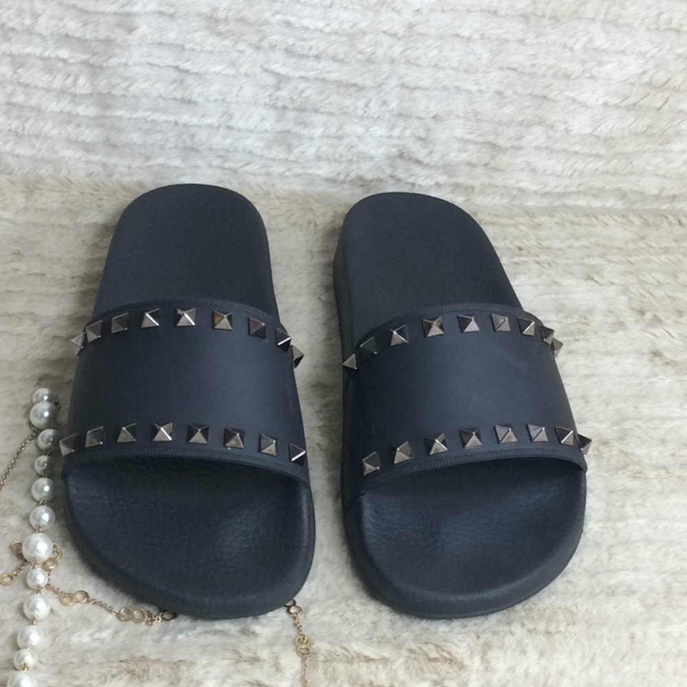 Valentino Garavani rockstud slide size 38/8